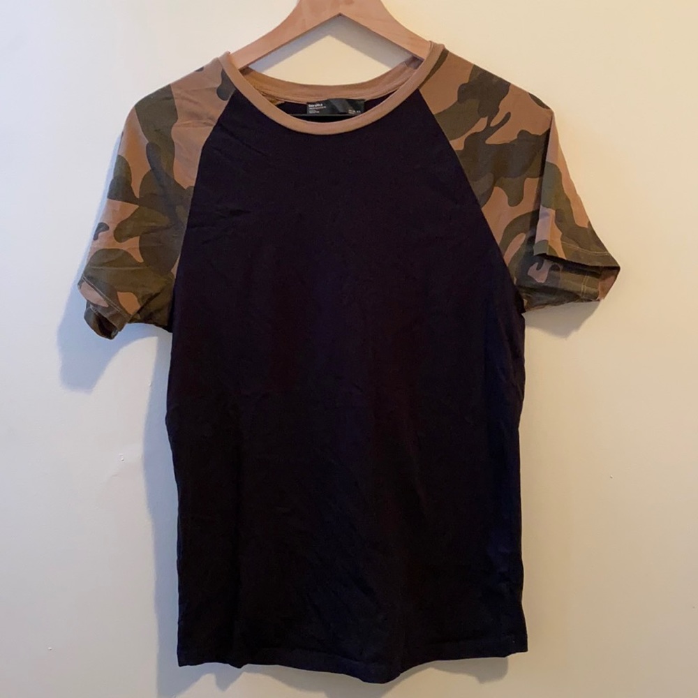 BERSHKA BLACK CAMOUFLAGE TSHIRT SZ XS
